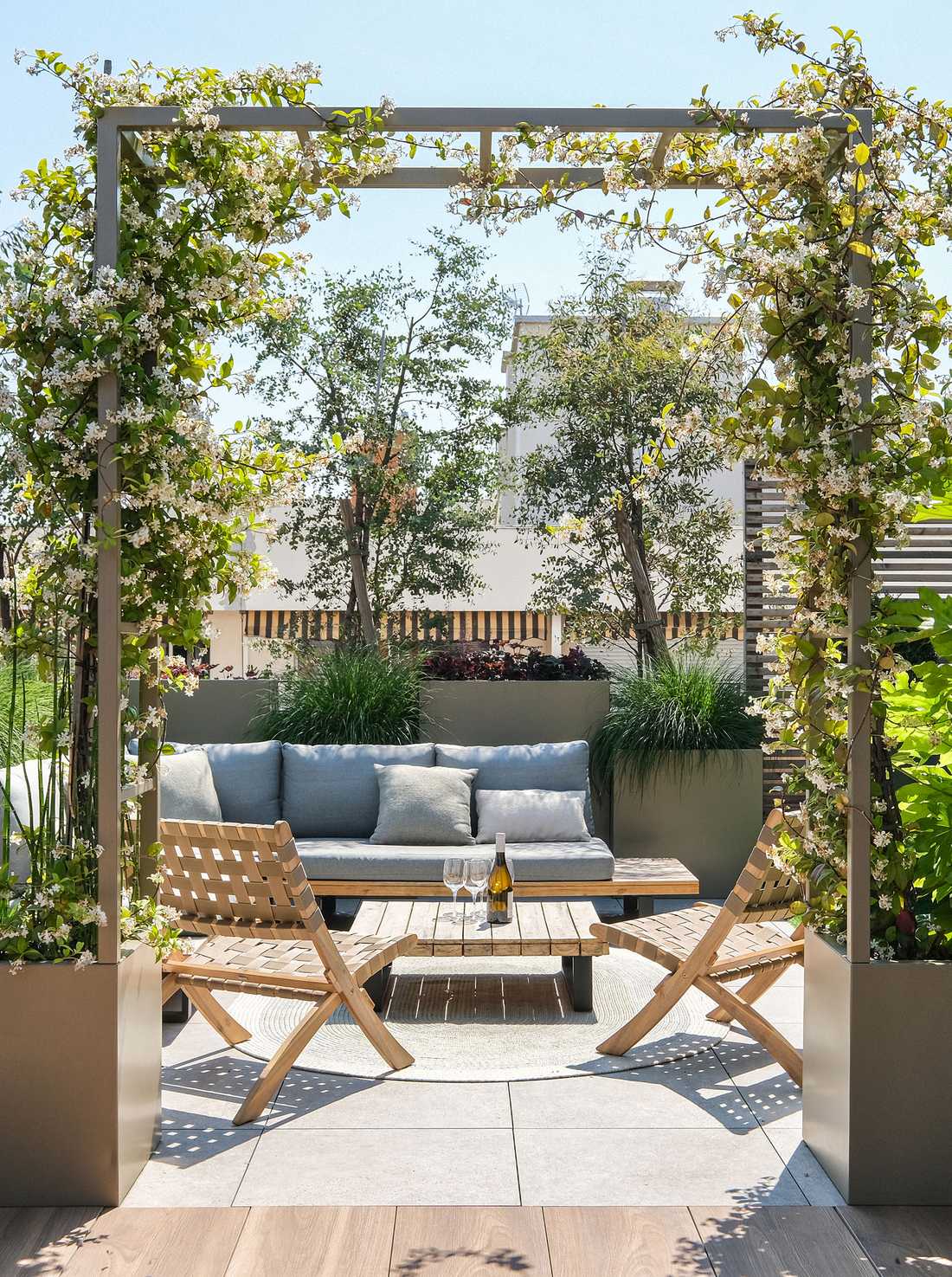 Aménagement de la terrasse d'un appartement neuf à Marseille