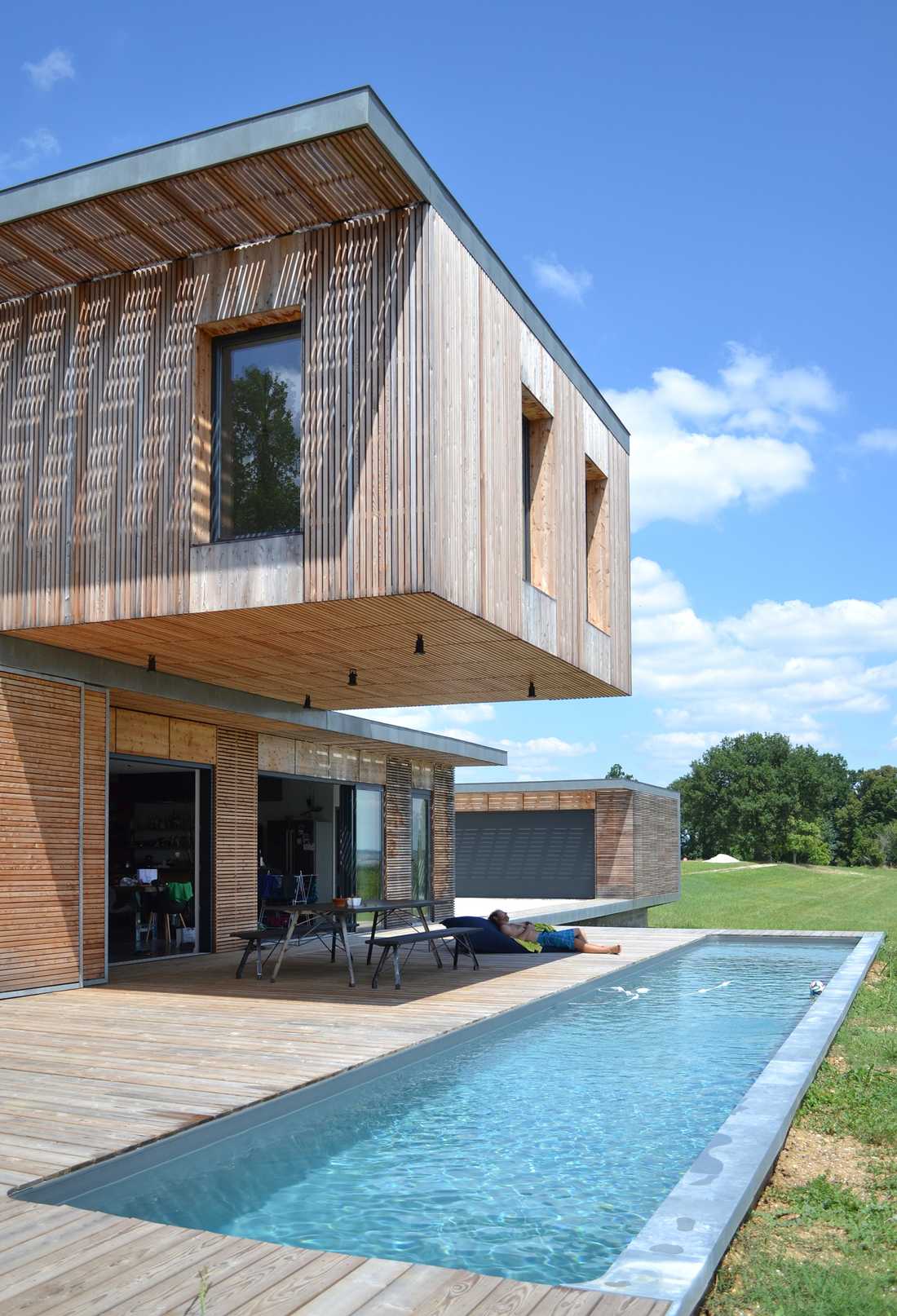 Maison contemporaine bois et béton par un architecte en Provence-Alpes-Côte d'Azur