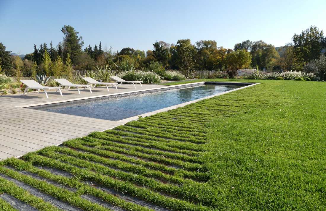 Jardin avec piscine dans les Bouches du Rhône