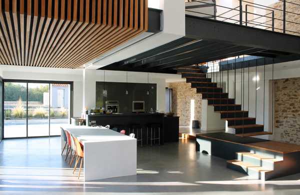 Réhabilitation d'un bâtiment agricole en habitation par un architecte d'intérieur à Marseille